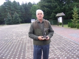 Statuetka jeszcze w rękach Prezesa